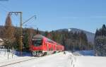 RB 17272 (Seebrugg-Freiburg(Brsg)Hbf) mit Schublok 143 308-5 bei Titisee 22.1.16