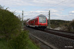 RE mit nur 2 Doppelstockteilen und einer schiebenden 143 in Jößnitz auf dem Weg nach Hof. Gesehen am 29.04.2016