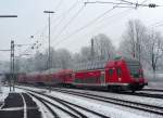 RE 4708 Konstanz - Karlsruhe Hbf bei der Einfahrt in Radolfzell am Bodensee. Schublok war 146 230-8. 14.01.08