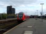 Der RE nach Bielefeld verlsst am 20.4.07 mit eingeschaltetem Fernlicht den Hbf von Hannover.