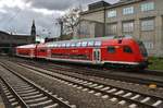 RE7 (RE21065) von Flensburg erreicht am 26.4.2017 geführt von 112 140 den Hamburger Hauptbahnhof.