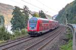 Ein Doppelstock-RE von Frankfurt nach Würzburg am 1.10.16 im Maintal bei km 43 vor Langenprozelten.