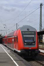 HAMM, 03.07.2017, RE1 nach Aachen Hbf wartet auf die Abfahrt aus dem Bahnhof Hamm