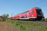 Am 05.05.2016 war der Freiburger  D-DB 50 80 86-35 066-9 der Bauart DBpbzfa 765 zusammen mit der Schublok 146 111-0  Baden Württemberg erfahren  als RE (Basel Bad Bf  - Offenburg) bei Scherzingen