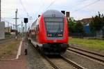 Nachschuss auf DABpbzfa mit Zuglok 146 023 der Elbe-Saale-Bahn (DB Regio Südost) als RE 16316 (RE30) von Naumburg(Saale)Hbf nach Magdeburg Hbf, der soeben den Bahnhof Merseburg auf Gleis 1