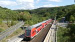 Ein RE20 Frankfurt - Limburg durchfährt den S-Bahnhof Eppstein-Brehmtal. Aufgenommen am 10.8.2018 16:19