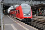 Hier steht ein RE1 des Expresskreuzes Nidersachsen/Bremen und sieben Doppelstockwagen im Hauptbahnhof von der Hansestadt Bremen.