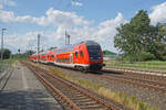 Der RE20 nach Magdeburg Hbf bei der Durchfahrt durch den Bahnhof Brunau-Packebusch.