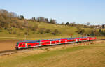 RE5 Lindau-Reutin - Stuttgart Hbf am 08.03.2022 bei Uhingen aufgenommen von der Nassachtalbrücke.