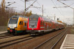 RE3 nach Falkenberg im Bahnhof Ludwigsfelde, am 11.11.2022.