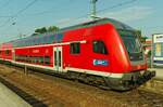 Ein Doppelstock-Steuerwagen der Bauart 766 bildete am morgen des 19.7.2013 den letzten Wagen in RE 4853 zur Fahrt nach München Hauptbahnhof. Aufgenommen in Freising.