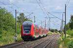 Steueerwagen vorraus errreicht eine 146 028 mit ihrer RB40 Ochtmersleben aus Richtung Magdeburg und passiert hier eine Messstation für Bahnlärm am Haltepunkt Ochtmersleben.