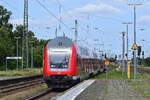 Steuerwagen vorraus fährt der RE30 nach Halle in Schönebeck ein.