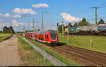 Während oben 188 064-0 mit ihren Kesselwagen Richtung Bitterfeld abbiegt, fährt im Vordergrund DABpbzfa 767.2 (50 80 86-81 143-9 D-DB) mit Schublok 146 019-5 am Birkhahnweg in die