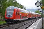 Man könnte auf dem ersten Blick fast meinen, dieses Bild aus Edesheim wäre aktuell und würde den RE36&RE6 Umlauf mit 218 429 zeigen. Schaut man jedoch genauer hin, sieht man auf der ZZA das Zugziel  RE Wissembourg  und am Zugende schiebt 218 412. 
Das Bild entstand vor über 11 Jahren am 19. Mai 2013 und zeigt den Ausflugszug  Weinstraßenexpress  Koblenz-Wissembourg, welcher von einem Steuerwagen der Baureihe 764 angeführt wird. 