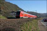 RB27 (RB 12564)  Rhein-Erft-Bahn  fhrt bei Erpel Richtung Kln.