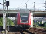 Bei schner Abendsonne fhrt der RE11  Rhein-Hellweg-Express  von Dsseldorf Hbf nach Paderborn der nur Mo-Fr fhrt, in den Flughafenbahnhof von Dsseldorf ein.