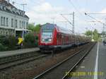 Einfahrt eines RE von Stuttgart nach Tbingen am 27.9.2008 in den Bahnhof von Metzingen.