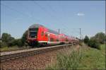 RE 30028  Mnchen-Salzburg-Express  nach Mnchen Hbf und Schiebelok 111 017 (9180 6 111 017-0 D-DB) ist bei Ostermnchen unterwegs.