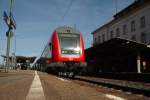 Bei strahlendem Sonnenschein ist soeben der RE 22023 aus Stuttgart Hbf in den Reutlinger Hbf eingefahren.