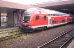 Ein 765.5 Steuerwagen verlsst den Hauptbahnhof von Dsseldorf in Richtung Emmerich ber Duisburg und Wesel (RE5). 15.05.2005