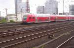 Ein 766.2 Doppelstock Steuerwagen verlsst als RE2 den Hbf von Essen in Richtung Mnster(Westf).