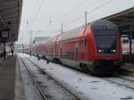 Da man bei der Bahn immer mehr sparen muss und sowieso im Fernverkehr keine Lokomotiven mehr zur Verfgung hat, hngt man einfach den nchsten Nachtzug mit an den RE1 nach Frankfurt/Oder ...