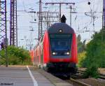 Hier der RE2 (10217) aus Mnchengladbach kommend mit einem 766.2 Steuerwagen an der Spitze, bei der Einfahrt von Essen Hbf im Sommer 2008.