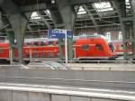 Doppelstock-Steuerwagen  Airport Express Schnefeld  in Berlin Ostbahnhof am 19.06.2002.