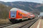 143 180 schiebt die RB 16846 in den Bahnhof Kaulsdorf.