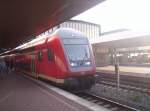 Ein 765.5 Steuerwagen an der Spitze vom RE 5  Rhein-Express  in Duisburg Hbf am 17.08.2005.