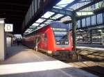 Nord-Rhein-Westfalen-Express zur Weiterfahrt nach Aachen Hbf im Hauptbahnhof von Duisburg.