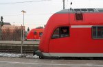 Hier steht ein Doppelstockwagen der 3.Generation als RE4 nach Dortmund vor einem ET422 Doppel am 3.2.2012 in Mnchengladbach.