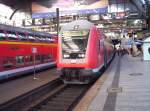 Der RE 1 von Hamburg nach Rostock wartet im Hamburger Hbf auf Gleis 6 auf seine Abfahrt. 07.10.06