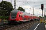 Einfahrt am 25.04.2014 vom Freiburger D-DB 50 80 86-35 067-7 mit der Schublok 146 236-5  Schwarzwaldbahn Erlebnispfard  als RE aus Basel Bad Bf nach Offenburg in Müllheim (Baden).