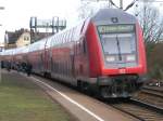 Mit 20 Minuten Versptung, die wegen einer kurzen Streckensperrung entstanden sind, trifft nun endlich der NRW-Express(RE10127) in Stolberg ein.