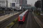 Bild aus Düsseldorf am Wehrhahn, es zeigt einen RE1 nach Aachen Hbf der von der 146 273 geschoben wird.