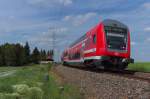 143 875 schob ihren RE in der S-Bahn Dresden Lackierung durch das Vogtland.