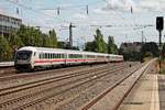 Durchfahrt am 25.08.2015 von D-DB 61 80 80-91 142-2 zusammen mit der Schublok 101 066-9 als EC in München Heimeranplatz in Richtung Hauptbahnhof.