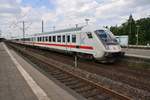 IC2216 von Offenburg nach Greifswald fährt am 27.05.2019 in den Gelsenkirchener Hauptbahnhof ein.