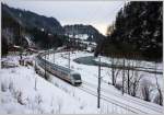 Im engen Salzachtal bei Werfen ist EC 114 auf der Fahrt Richtung Dortmund. 7.1.2012