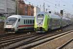 IC2027 von Hamburg-Altona nach Passau Hauptbahnhof trifft am 10.2.2018 im Hamburger Hauptbahnhof auf 445 020-4 als RE7 (RE21064) nach Flensburg zusammen mit 445 014-7 als RE7 (RE21114) nach Kiel