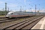 Bpmmbdzf mit Schublok 101 022-2 als IC 1268 (Linie 60) von München Hbf nach Karlsruhe Hbf verlässt Stuttgart Hbf auf Gleis 8.