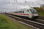 IC2212 von Stuttgart Hauptbahnhof nach Ostseebad Binz fährt am 20.10.2018 in den Rostocker Hauptbahnhof ein.