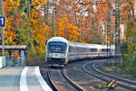 IC-Steuerwagen in Front, 101 122-0 schiebt, bei der Einfahrt in den Bonner Hbf - 24.11.2019