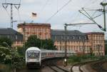 Gerade mal 5 Wagen zhlt der IC 2316 von Stuttgart nach Wiesbaden, der am 20.05.08 gerade die kleine Steigung zwischen Mannheim und Ludwigshafen-Mitte erklommen hat.