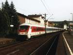 101 045-3 mit IC  2550  Karolinger Weimar-Dortmund auf Bahnhof Altenbeken am 13-10-2001.