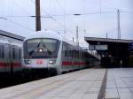 Der InterCity 2037 aus Oldenburg auf dem Weg nach Leipzig fhrt in den Magdeburger Hbf ein.