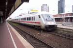 Ein IC-verband steht nach seiner Ankunft aus Stuttgart in Dortmund Hbf mitte Oktober 2005