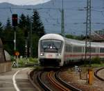 Der EC 316 nach Saarbrcken Hbf  rollt am 10.08.2009  gegen 16:00 Uhr langsam in den Bahnhof Salzburg Hbf.Wegen des anstehenden Austausches der Gleise ist schon eine Langsamfahrstelle eingerichtet.